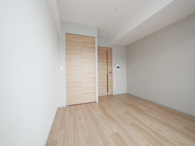 【居間・リビング】 | レジュールアッシュ京橋 | こちらのリビングで趣味の時間をお楽しみください