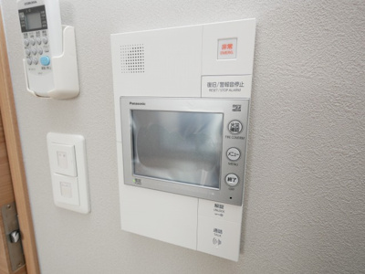 【セキュリティ】 | レジュールアッシュ京橋 | モニター付きインターホンです