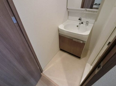 【独立洗面台】 | プレサンス南森町ライズ | 使いやすい独立洗面台です