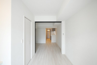 【居間・リビング】 | アーバネックス梅田中崎町Ⅱ | ゆったりとしたリビングです