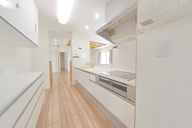 ６４６４６　岐阜市柳津町上佐波中古戸建てのキッチン