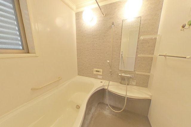 ６４６４６　岐阜市柳津町上佐波中古戸建ての浴室