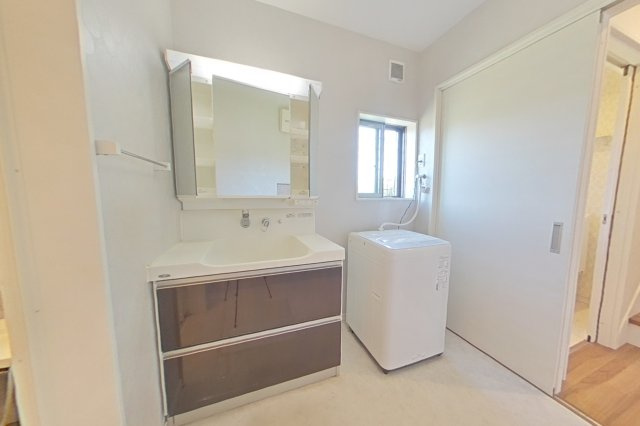 ６４６４６　岐阜市柳津町上佐波中古戸建ての独立洗面台