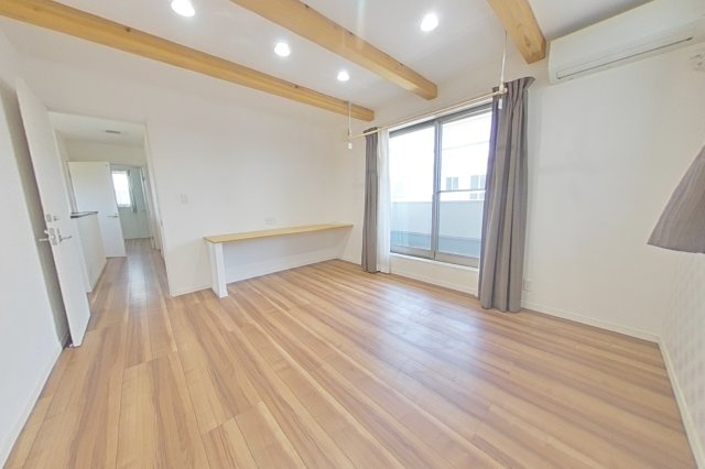 ６４６４６　岐阜市柳津町上佐波中古戸建ての洋室