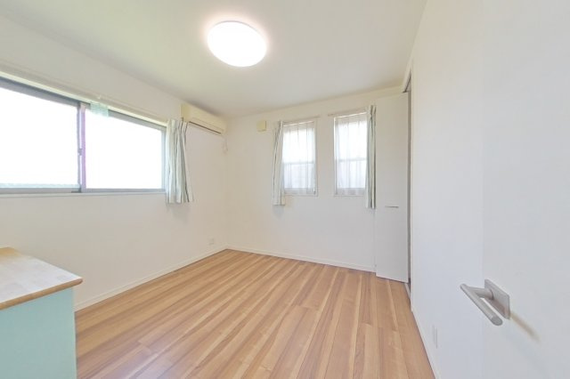 ６４６４６　岐阜市柳津町上佐波中古戸建ての洋室