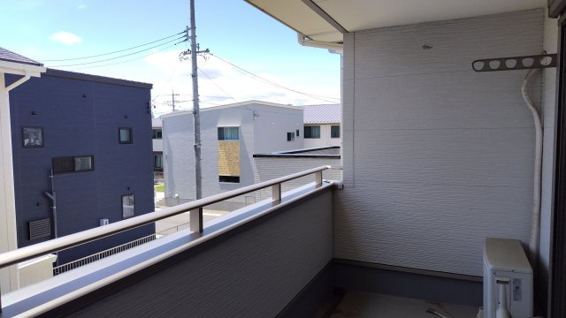 ６４６４６　岐阜市柳津町上佐波中古戸建てのバルコニー