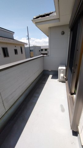 ６４６４６　岐阜市柳津町上佐波中古戸建てのバルコニー