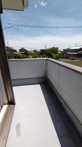 ６４６４６　岐阜市柳津町上佐波中古戸建てのバルコニー