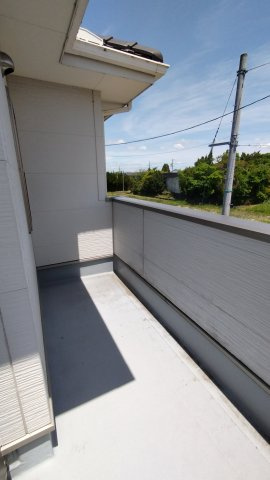 ６４６４６　岐阜市柳津町上佐波中古戸建てのバルコニー