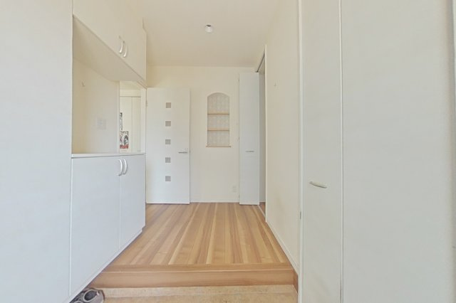 ６４６４６　岐阜市柳津町上佐波中古戸建ての玄関