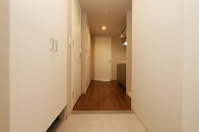 【玄関】 | WORVE大阪本町 | 収納もある玄関です