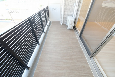 【バルコニー】 | プレジオ御幣島ASIAN | 外からの目が気にならないバルコニーで洗濯物が干せます