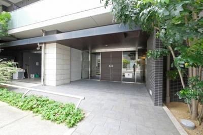 【エントランス】 | コンフォリア心斎橋EAST | 落ち着いたエントランスです