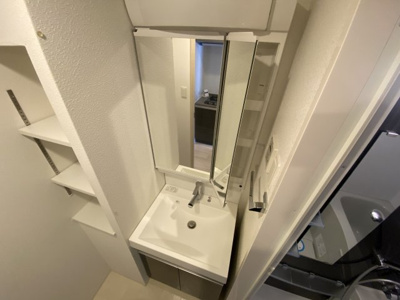 【洗面所】 | コンフォリア心斎橋EAST | 独立洗面化粧台が付いています