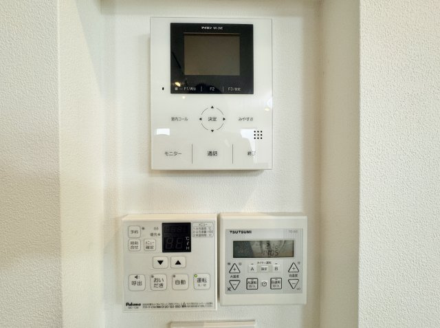 豊島区千川2丁目の設備|空気を汚さずに足元から暖かい床暖房付 小さなお子様にも安心の暖房設備です
インターホンの映像で来訪者の声と顔を確認後鍵を解錠することができるTVモニター付きインターホン 