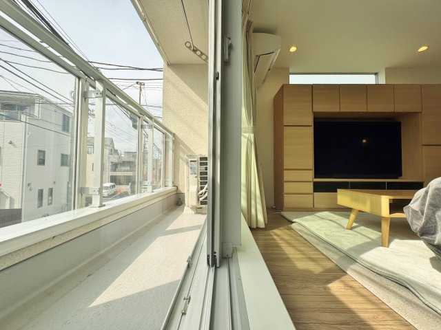 豊島区千川2丁目のバルコニー|リビングに面した陽当り良好なバルコニー♪
お洗濯物もしっかりと乾きます