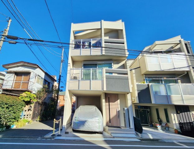 豊島区千川2丁目の外観|―2019年築　建物面積106.81㎡　ゆとりある空間設計の邸宅―
LDK19.8帖　主寝室8.0帖　WIC　2面バルコニー　ビルトインガレージ付
室内大変綺麗にお使いです♪♪