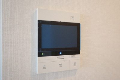 【セキュリティ】 | エスリード大阪グランフォート | モニター付きインターホンです