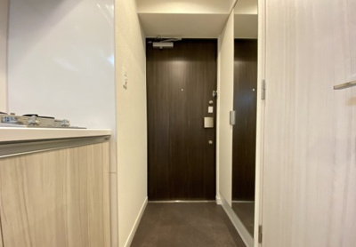 【玄関】 | プレサンス難波フィールド | 収納もある玄関です