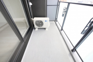 【バルコニー】 | LIVIAZ OSAKA Verite | 外からの目が気にならないバルコニーで洗濯物が干せます