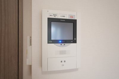 【セキュリティ】 | エムブイインプ新大阪 | モニター付きインターホンです