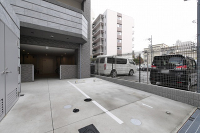 【エントランス】 | エムブイインプ新大阪 | 落ち着いたエントランスです