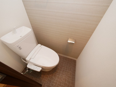 【トイレ】 | La Douceur梅田East | 落ち着いた色調のトイレです