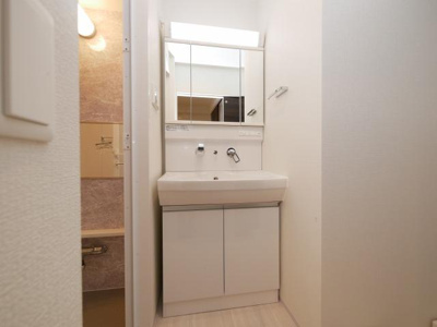 【洗面所】 | アザレア梅田 | 独立洗面台です