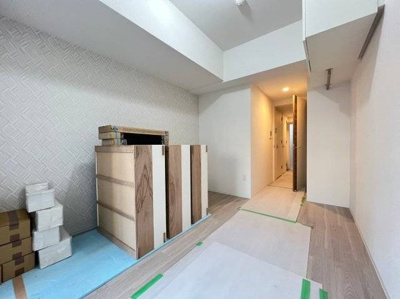 【居間・リビング】 | セレニテ本町東リアン | こちらの居間で趣味の時間をお楽しみください