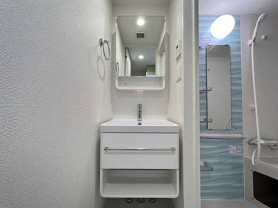 【洗面所】 | セレニテ本町東リアン | 明るい洗面所です