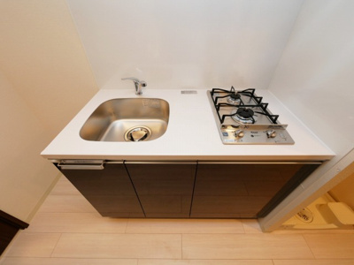 【キッチン】 | プレサンス天満橋トラッド | コンパクトなキッチンで掃除もラクラク