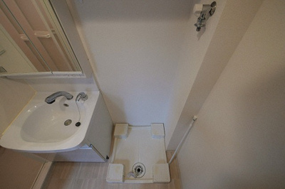 【設備】 | プレサンス心斎橋レヨン | 洗濯機置き場です