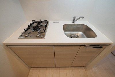 【キッチン】 | プレサンス心斎橋レヨン | コンパクトなキッチンで掃除もラクラク