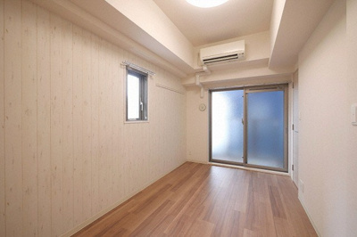 【居間・リビング】 | プレサンス心斎橋レヨン | こちらのリビングで趣味の時間をお楽しみください