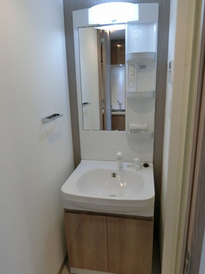 【洗面所】 | S-RESIDENCE都島 | 独立洗面台、小物を置くことができて便利です