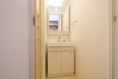 【洗面所】 | S-RESIDENCE都島Lux | 明るい洗面所です