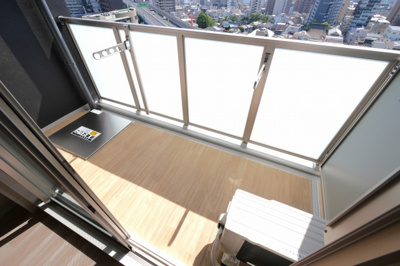 【バルコニー】 | エスリードレジデンス大阪福島サウスフラッツ | お洗濯にも便利なバルコニー付き