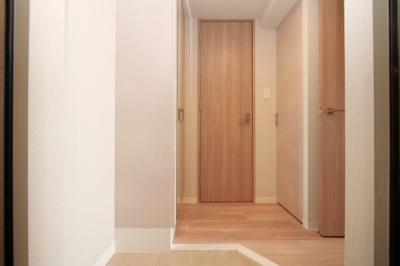 【玄関】 | エスリードレジデンス大阪福島サウスフラッツ | 収納もある玄関です