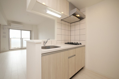 【キッチン】 | リヴェント福島野田 | コンパクトなキッチンで掃除もラクラク