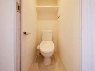 【トイレ】 | プレサンスOSAKA DOMECITY クロスティ | 落ち着いた色調のトイレです