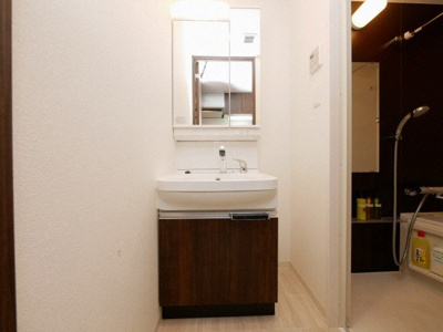 【独立洗面台】 | プレサンス玉造ザ・ライブ | 独立洗面台あり、毎朝おしゃれに忙しい女性の方におすすめです