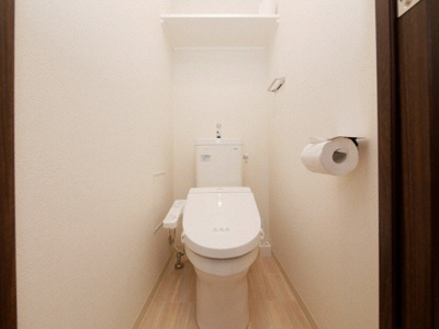 【トイレ】 | プレサンス玉造ザ・ライブ | 落ち着いた色調のトイレです