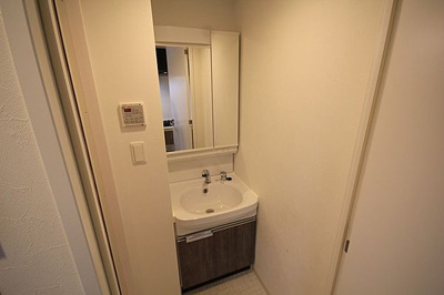 【独立洗面台】 | レシオス天王寺 | 独立洗面台、小物を置くことができて便利です