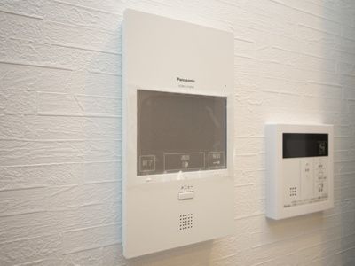 【セキュリティ】 | Alivis北梅田 | モニター付きインターホンです