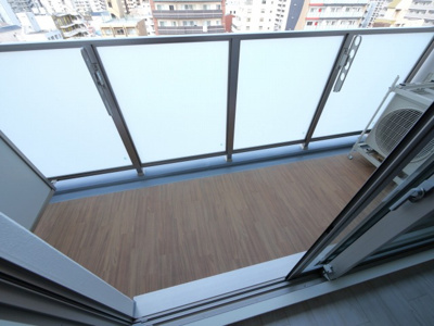 【バルコニー】 | Alivis北梅田 | バルコニーからの眺めを楽しみながら食事をしませんか