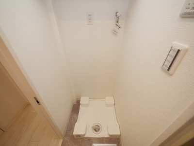 【設備】 | Alivis北梅田 | 洗濯機置き場です