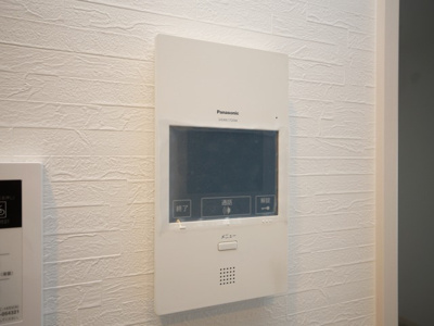 【セキュリティ】 | Alivis北梅田 | モニター付きインターホンです