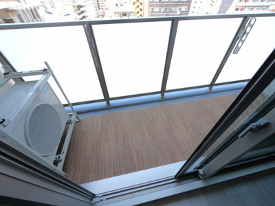 【バルコニー】 | Alivis北梅田 | バルコニーからの眺めを楽しみながら食事をしませんか