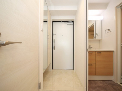 【玄関】 | Alivis北梅田 | 落ち着いた玄関です