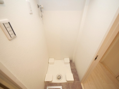 【設備】 | Alivis北梅田 | 洗濯機置き場です